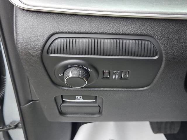 New 2026 Silver-Zynith Exterior Paint Jeep  image 26