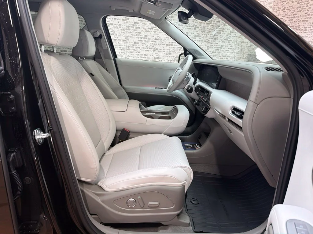 New 2027 Abyss Black Pearl Hyundai Limited image 10