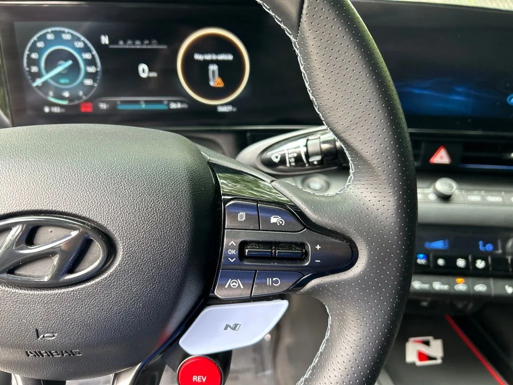 Used 2022 White Hyundai Base image 22
