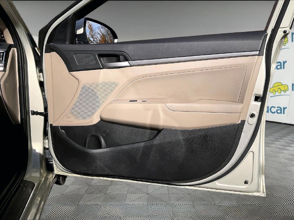 Used 2017 Beige Hyundai SE image 26