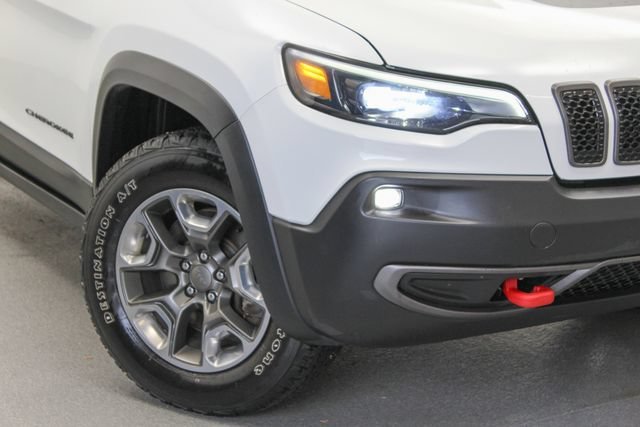 Used 2019 White Jeep Trailhawk 4x4 image 3