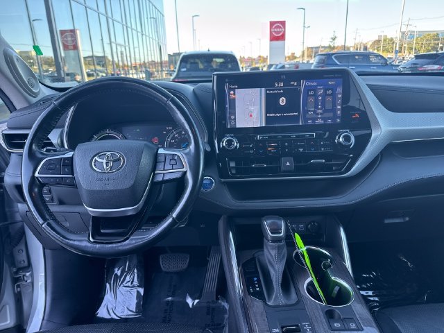 Used 2022 Silver Toyota Platinum image 15