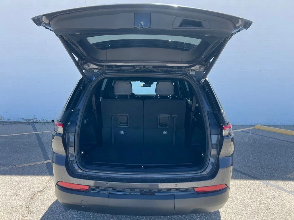 Used 2023 Metallic Jeep Altitude image 5