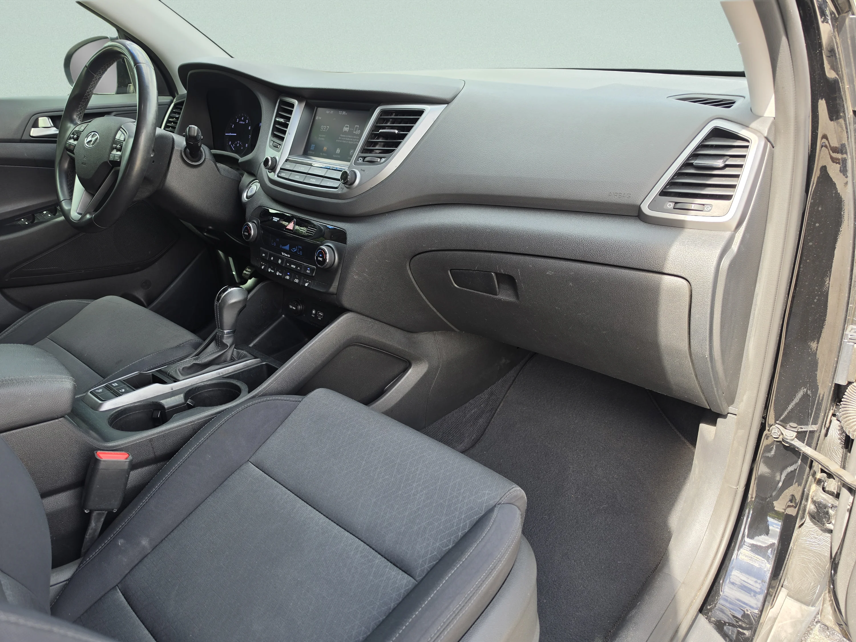 Used 2018 Black Noir Pearl Hyundai Value image 17