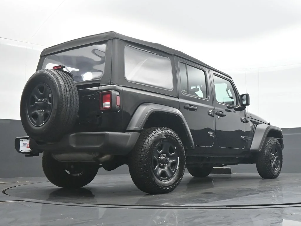 Used 2022 Black Jeep Unlimited Sport image 29