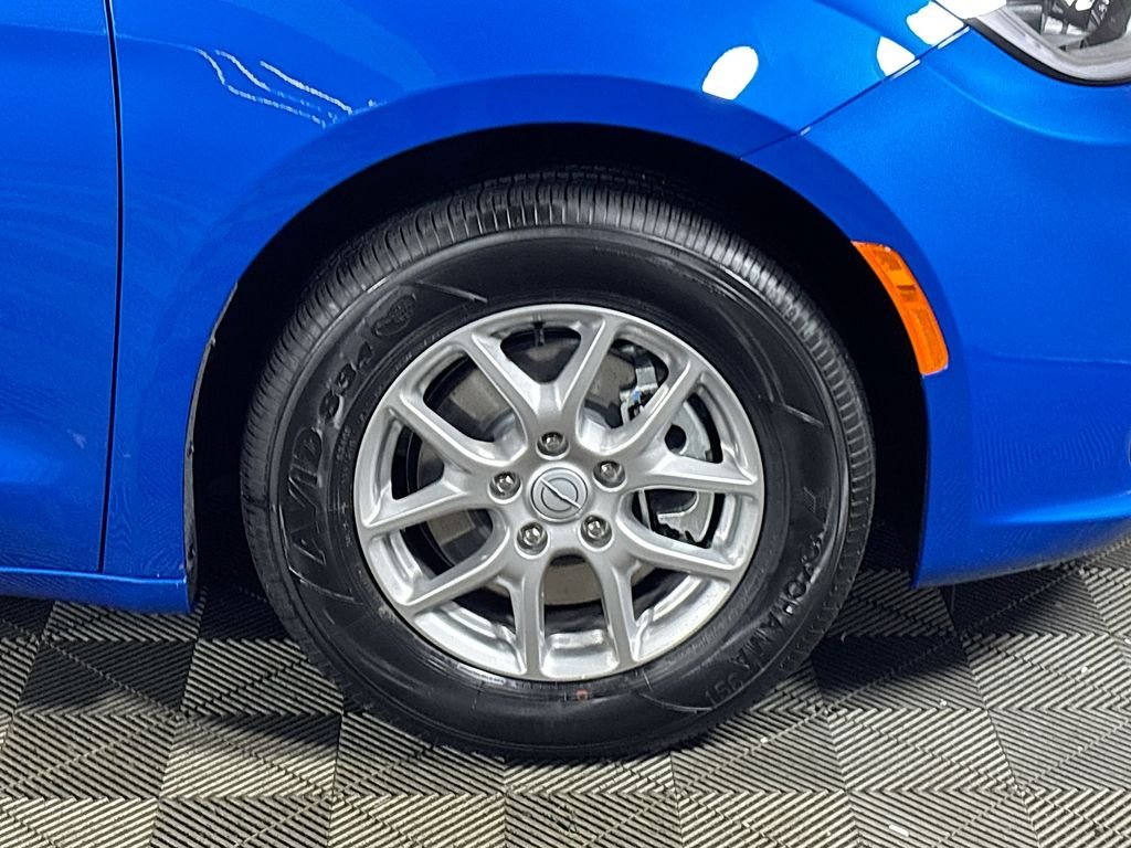 New 2026 Hydro Blue Pearl-Coat Exterior Paint Chrysler  image 22