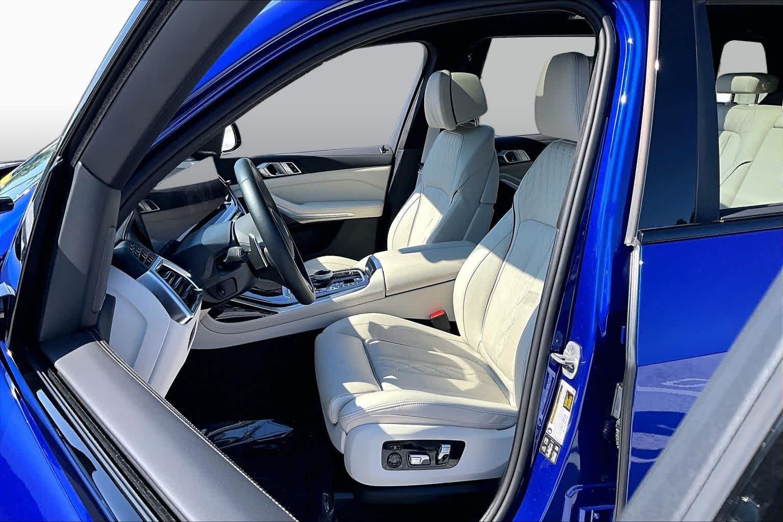 Used 2026 Marina Bay Blue Metallic BMW M60i image 8