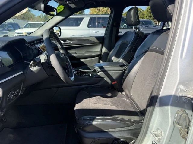 Used 2023 Silver Jeep Altitude image 12