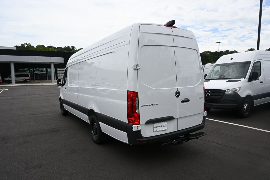 New 2026 Arctic White Mercedes-Benz Cargo 170 WB image 4