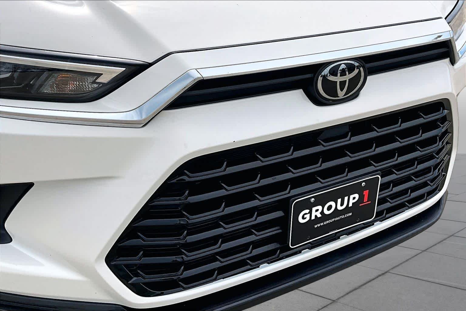 Used 2024 Coastal Cream Toyota XLE image 29