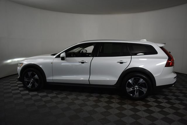Used 2021 White Volvo T5 image 7
