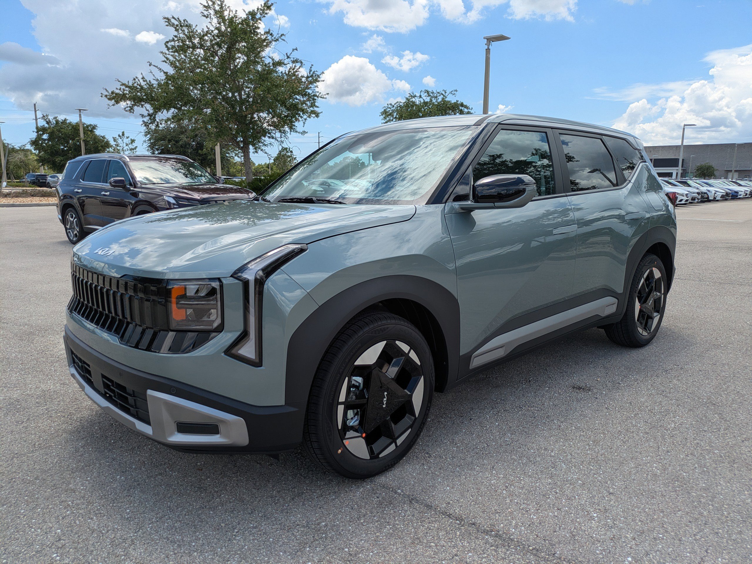 New 2027 Iceberg Green Kia EX image 9