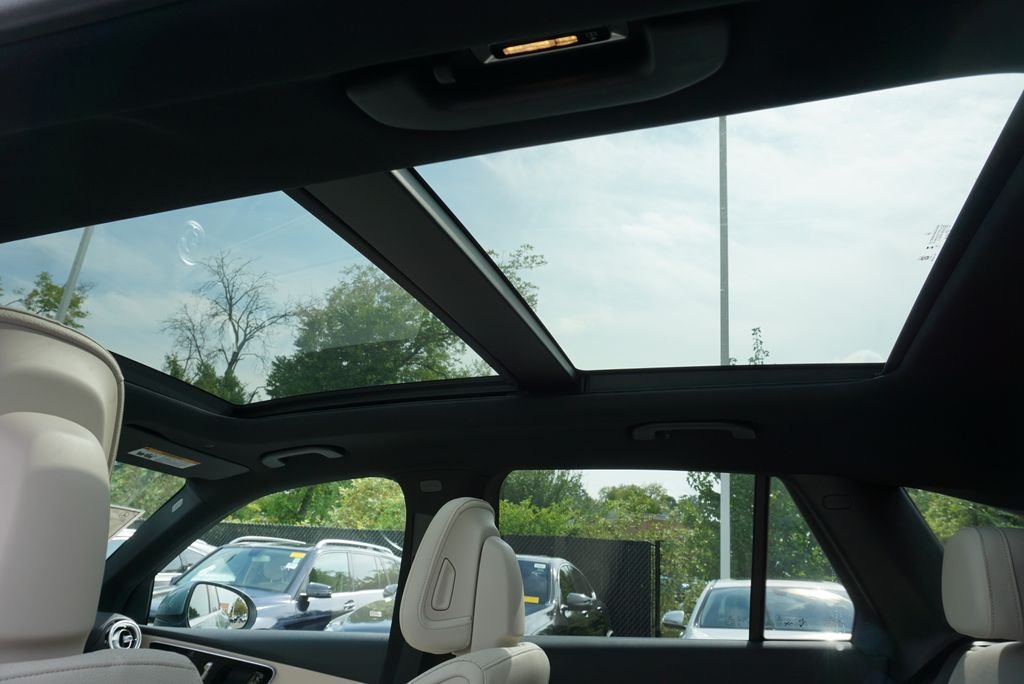 New 2027 Verde Silver Metallic Mercedes-Benz GLC 300 image 25