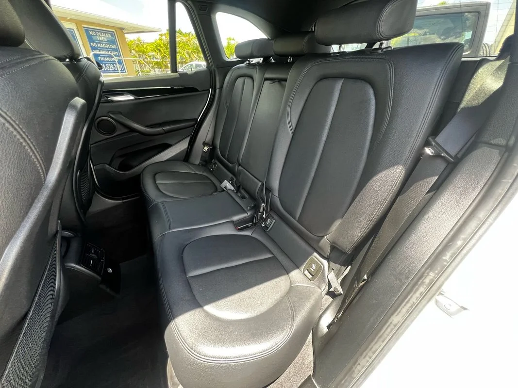 Used 2018  BMW xDrive28i image 22