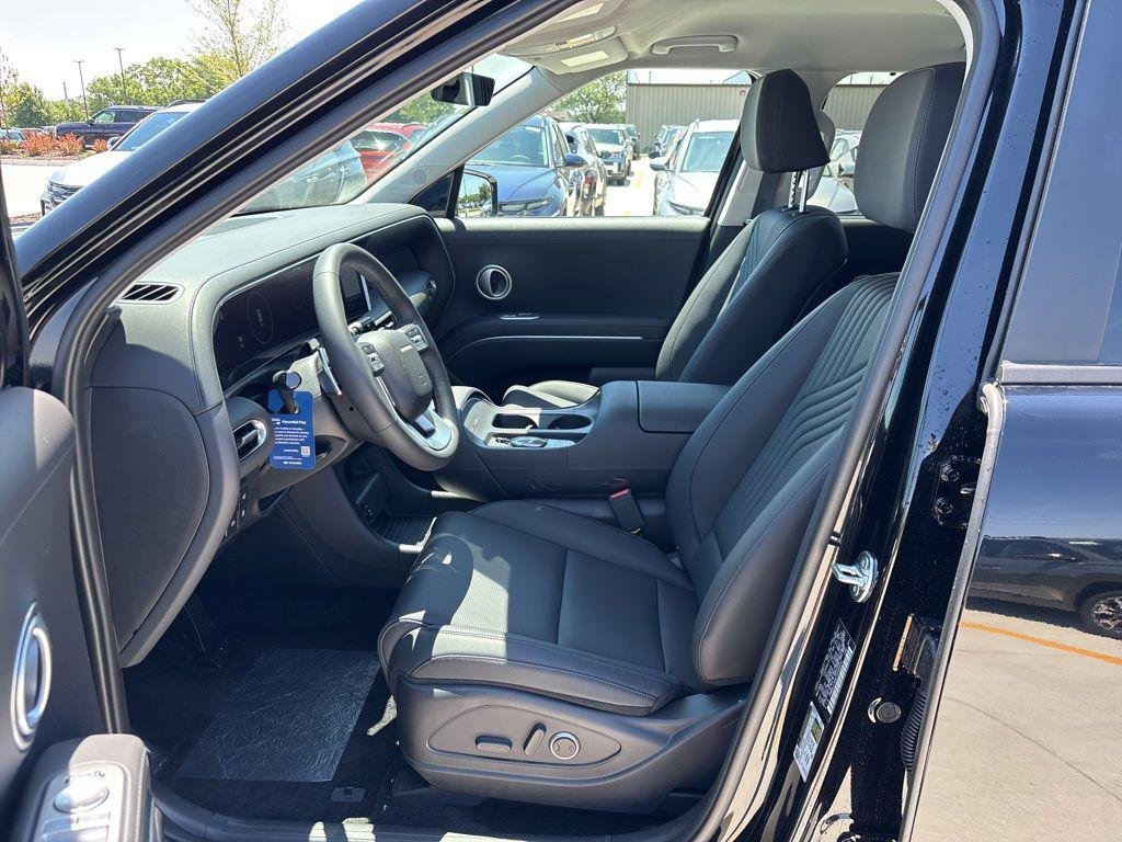New 2026 Abyss Black Hyundai SEL 7P image 17