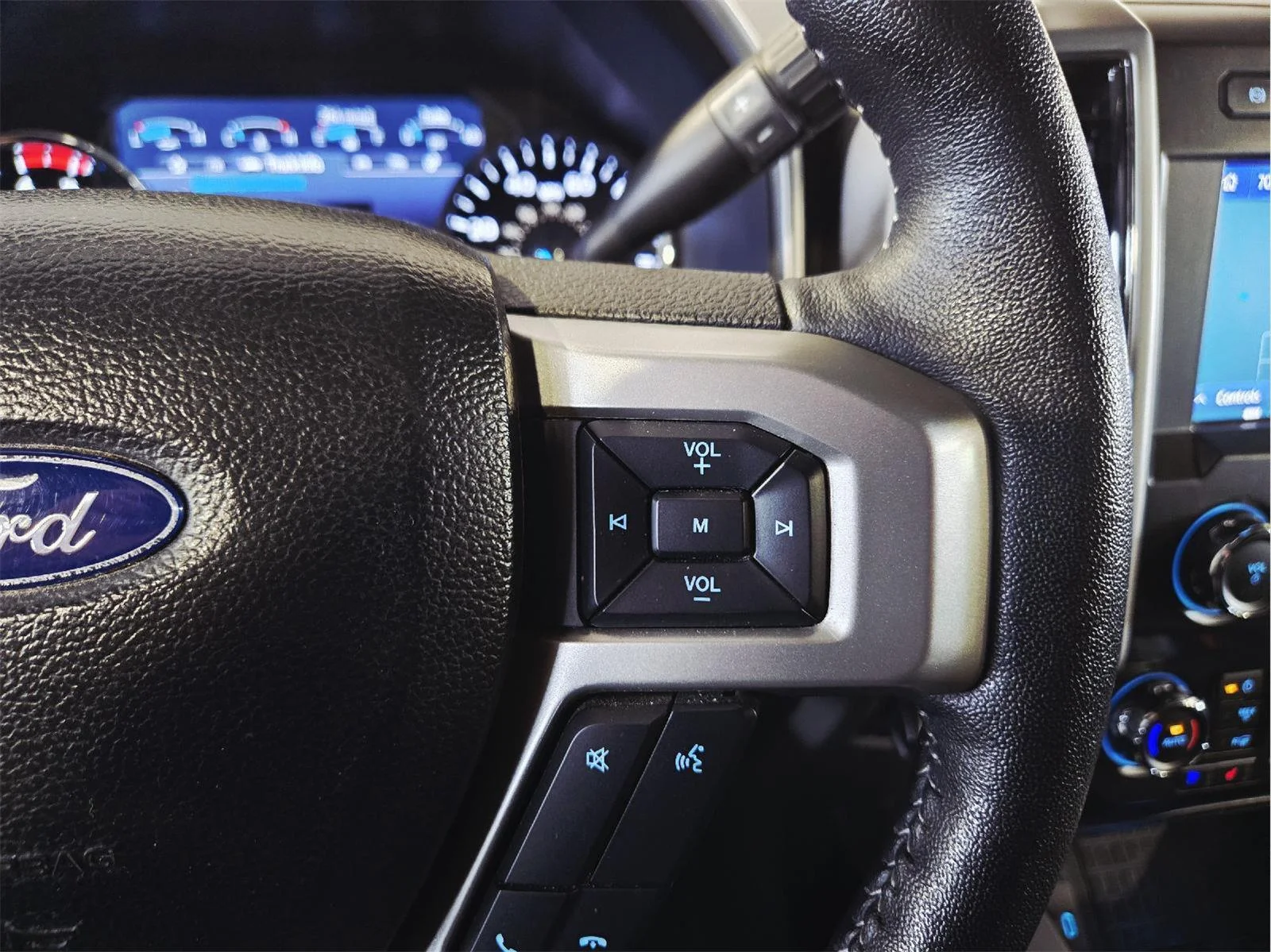 Used 2020 Agate Black Ford Lariat image 14
