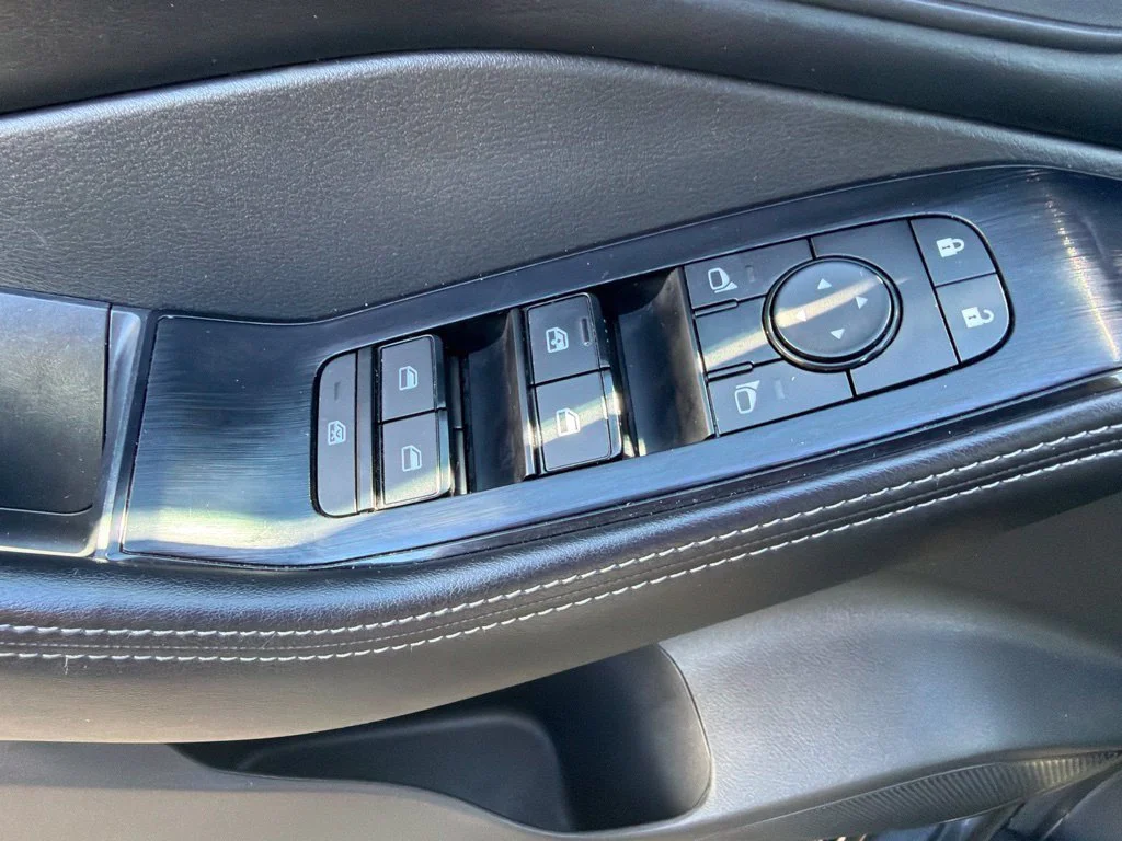 Used 2025 Gray Nissan SV image 25