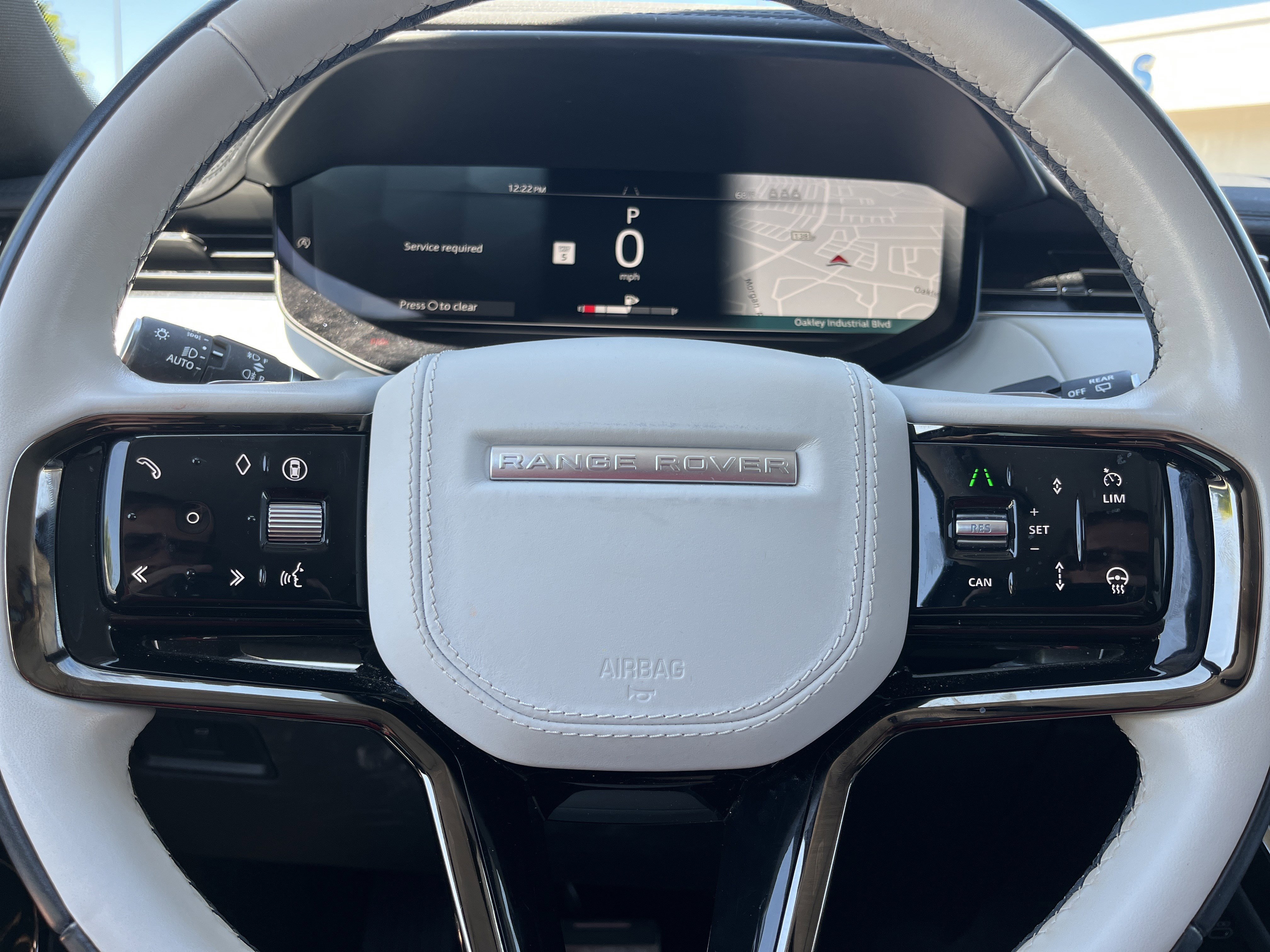Used 2024 Fuji White Land Rover Dynamic SE image 9