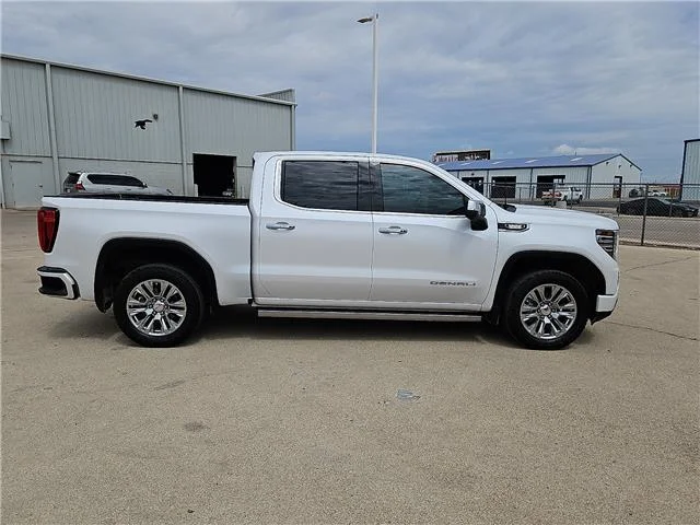 Used 2023 White Frost Tricoat GMC Denali 4x4 Crew Cab 6.6 ft. box 157 in. WB image 5