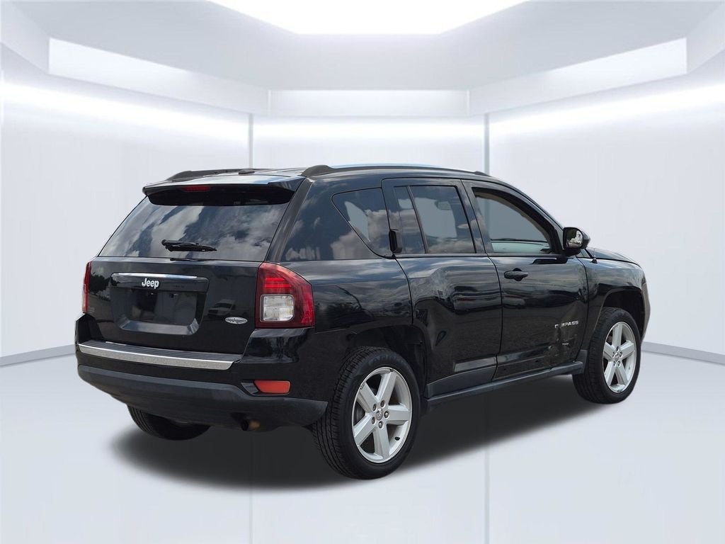 Used 2014 Black Jeep Latitude image 6