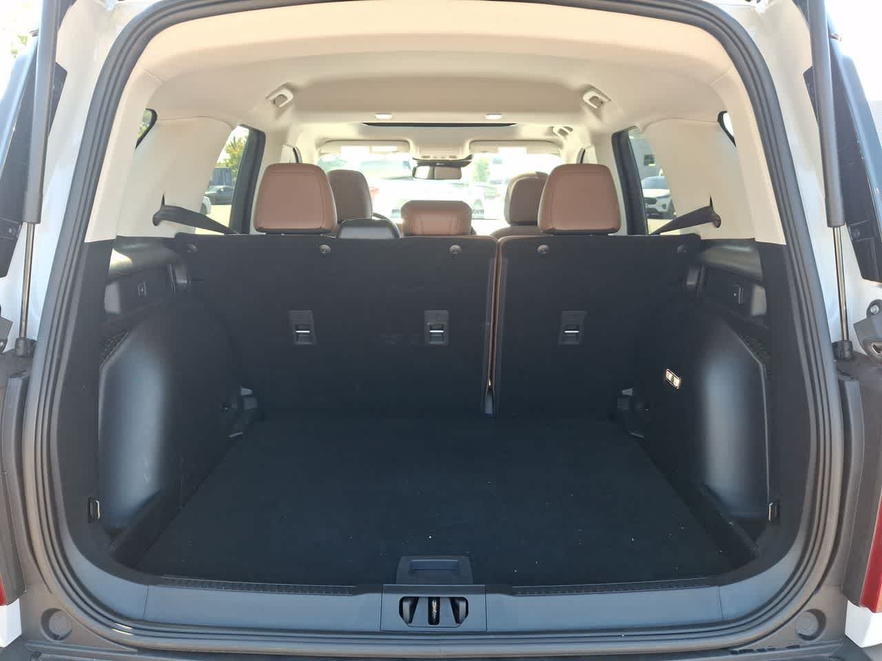 Used 2026 Oxford White Clearcoat Ford Outer Banks image 28
