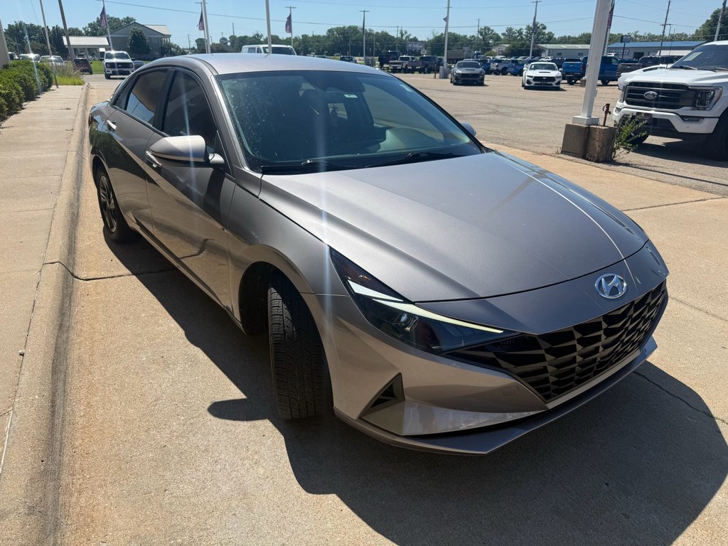 Used 2023 Fluid Metal Hyundai Blue image 3