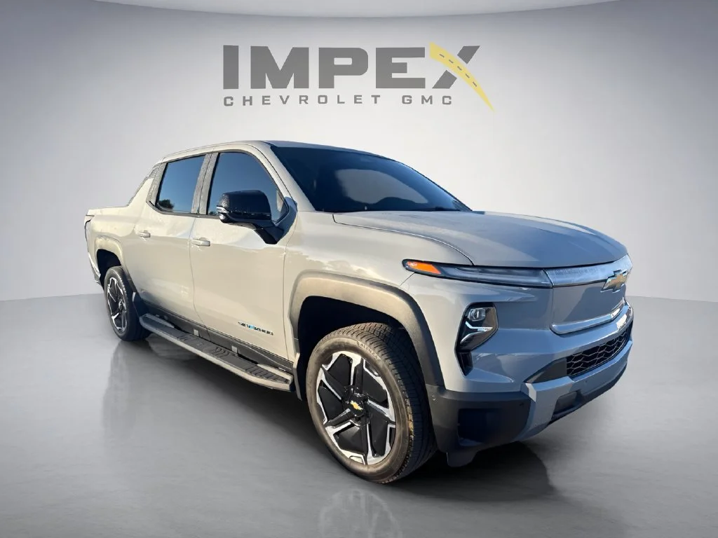 Used 2025 Gray Chevrolet LT image 7