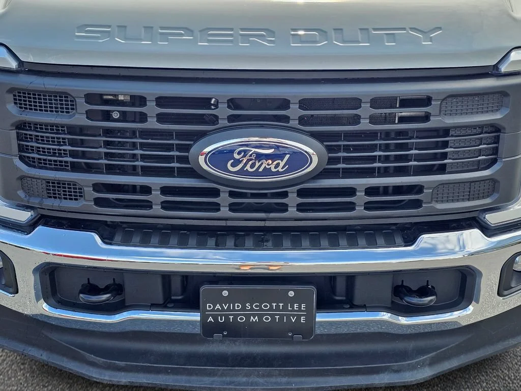 Used 2024 Oxford White Ford XL image 3