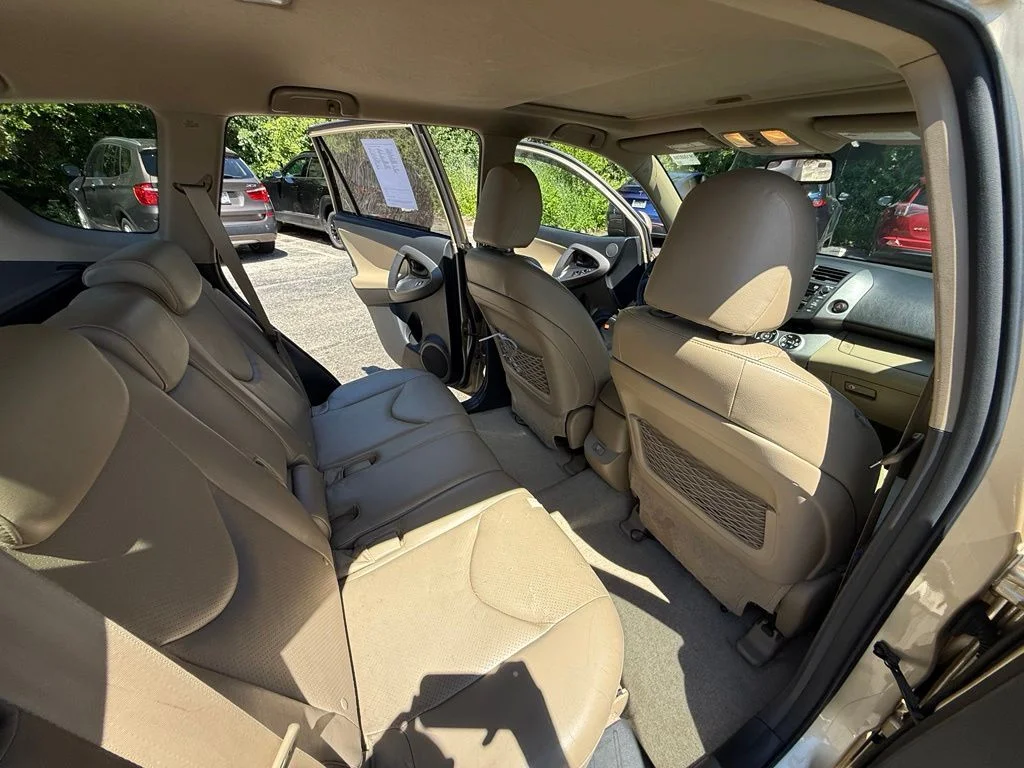 Used 2009  Toyota Limited image 24
