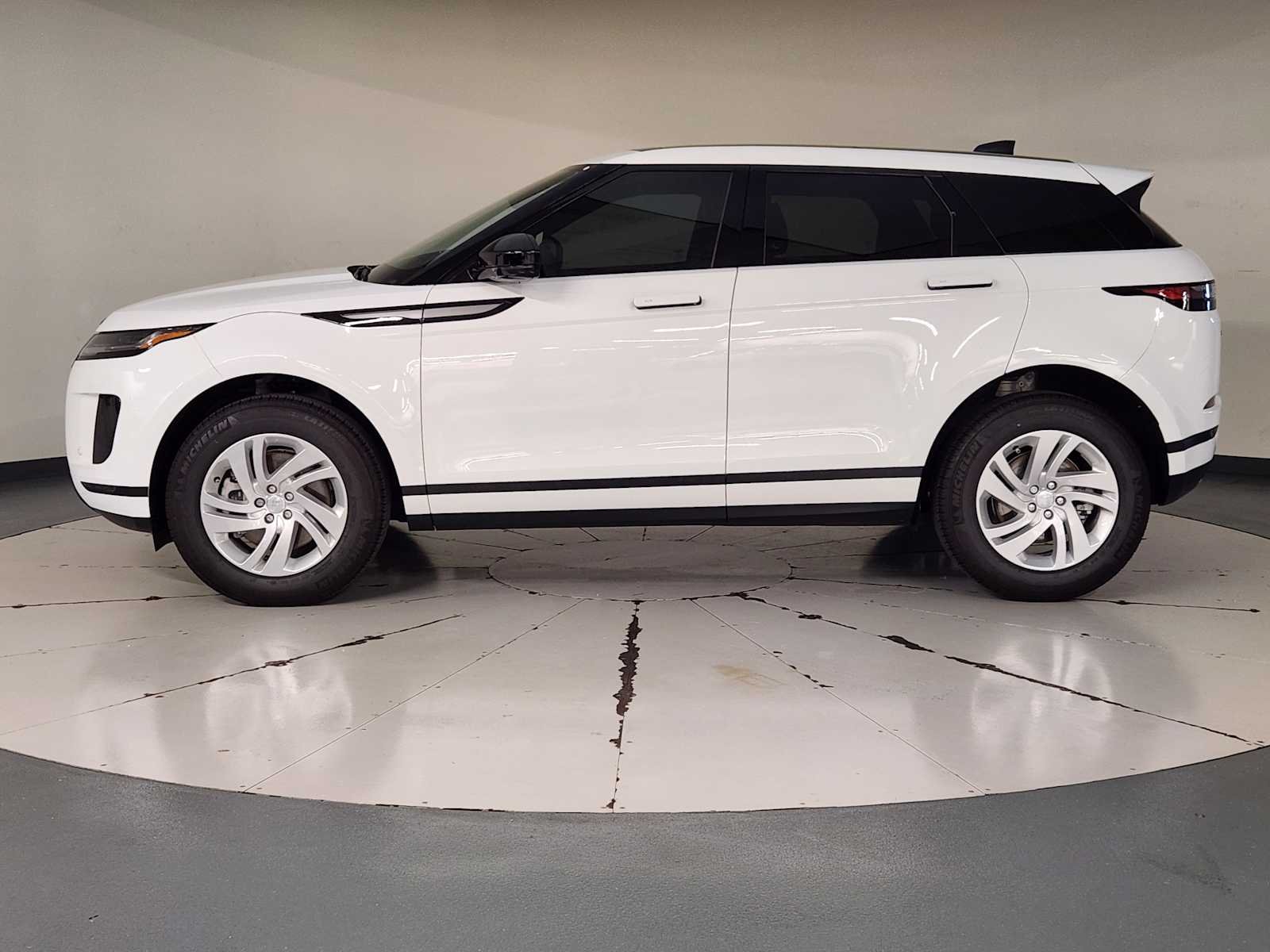 Used 2026 Fuji White Land Rover Core S image 5