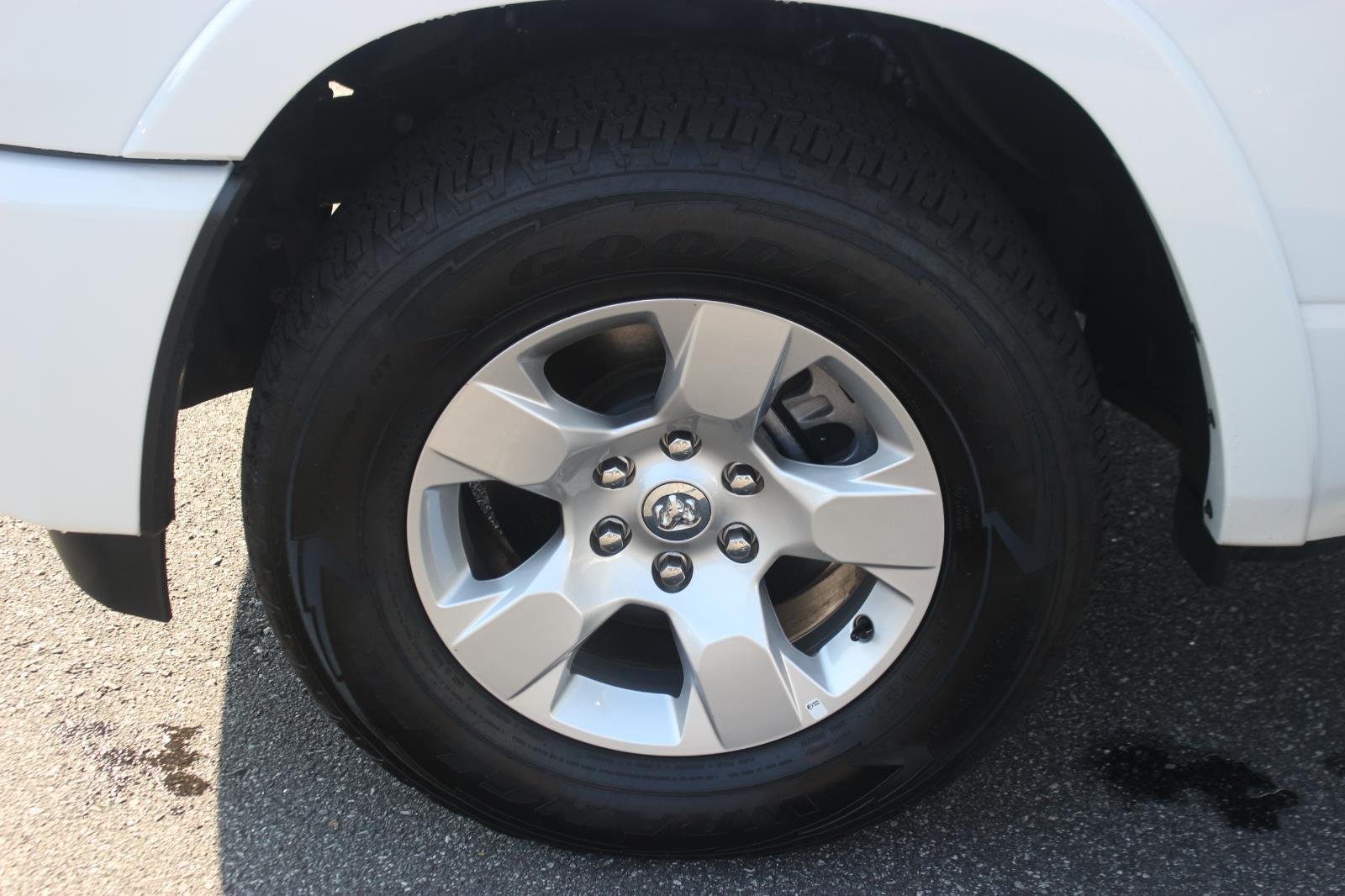 Used 2025 White Ram Big Horn image 34
