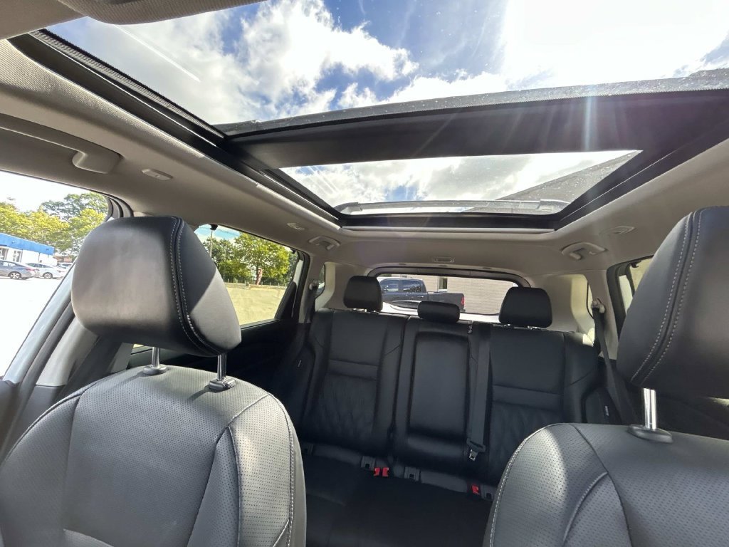Used 2025 White Nissan Platinum image 34