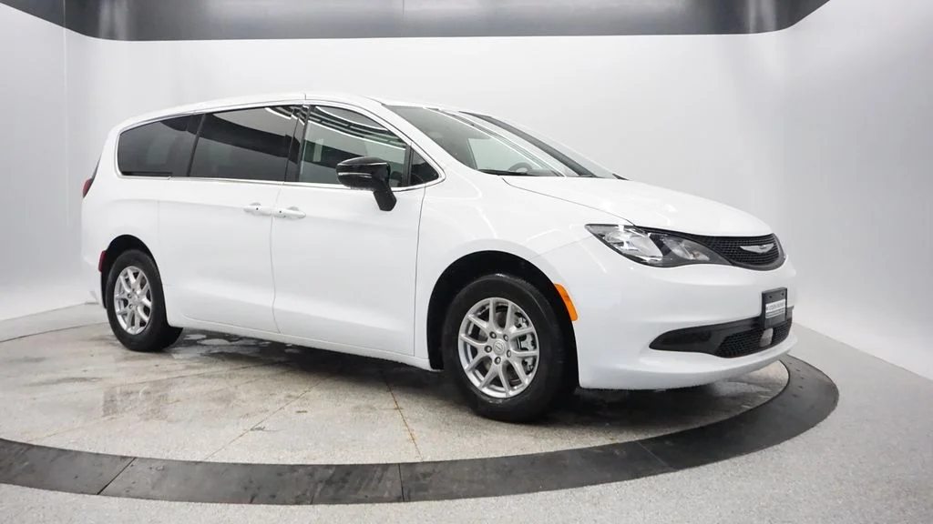 New 2026 Bright White Clear-Coat Exterior Paint Chrysler LX image 13