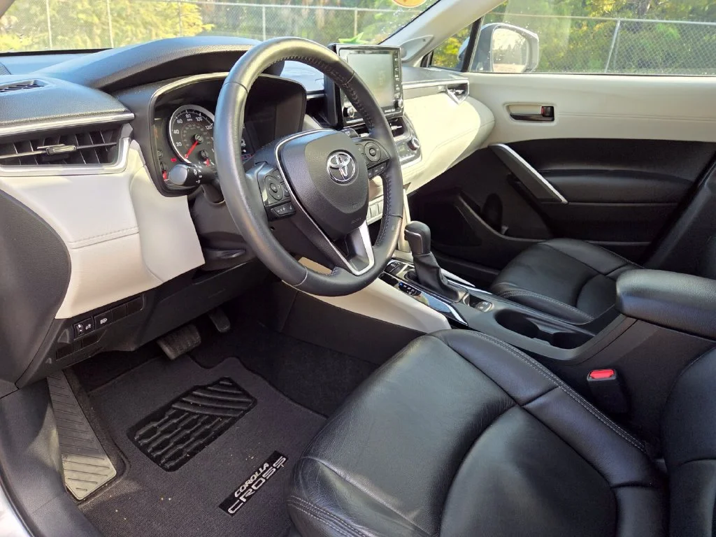 Certified Used 2022 Silver Toyota LE image 26