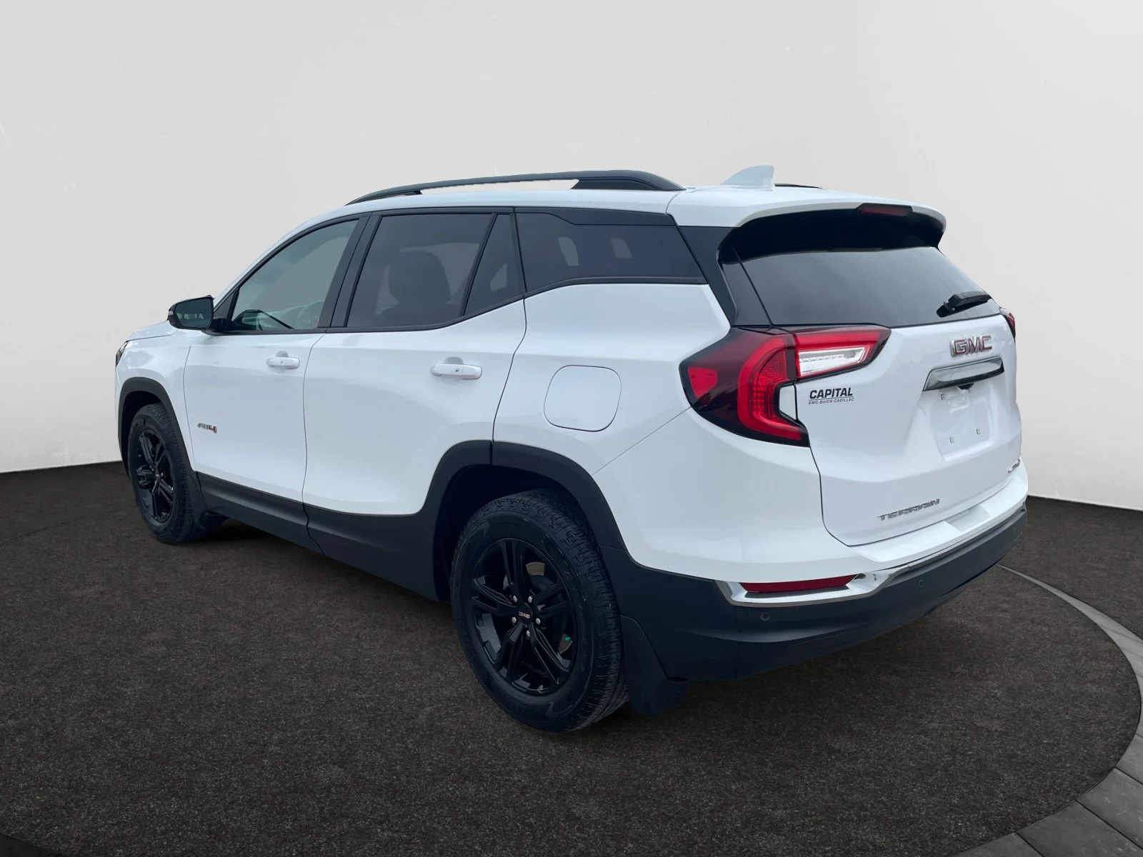 Used 2024 White GMC AT4 AWD image 3