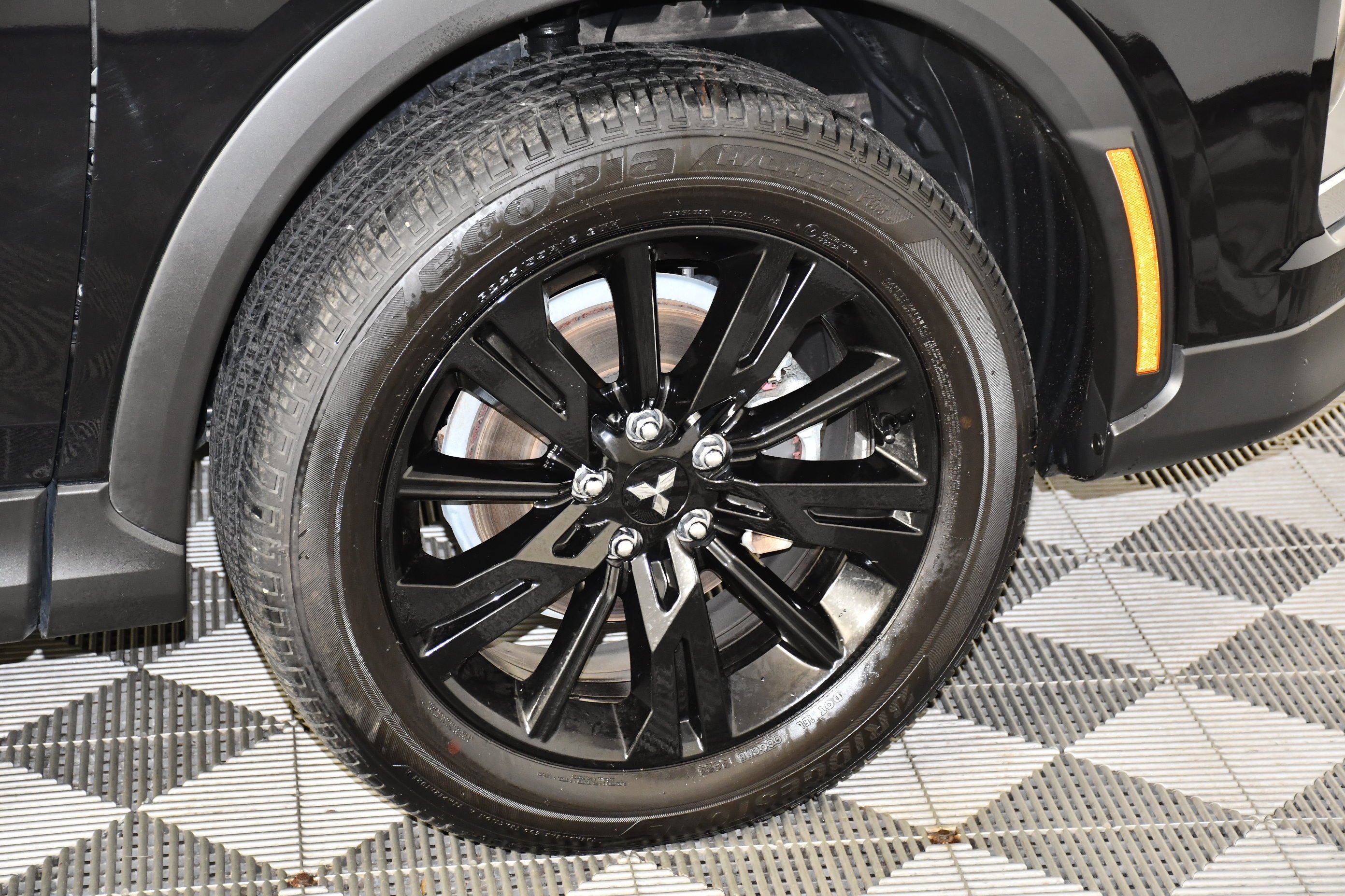 Certified Used 2025 Labrador Black Pearl Mitsubishi LE image 51