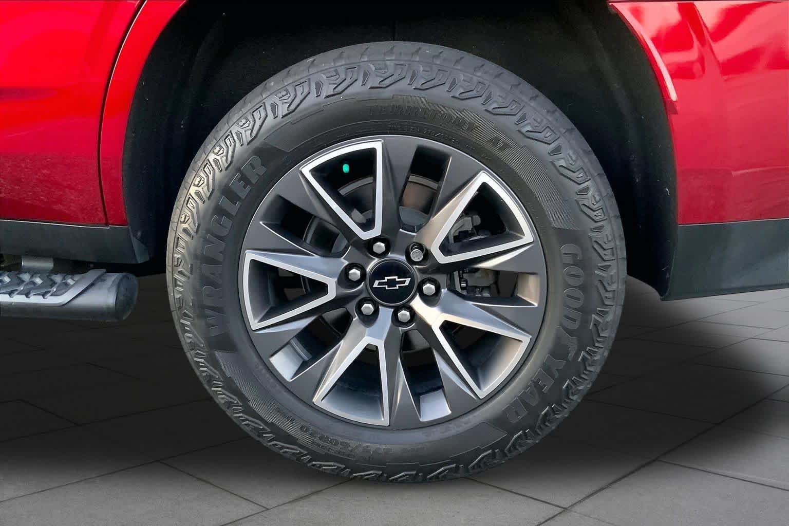 Used 2023 Radiant Red Tintcoat Chevrolet Z71 image 9