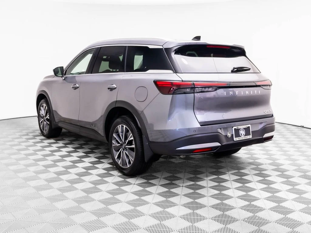 New 2027 GRAPHITE SHADOW INFINITI Luxe AWD image 3