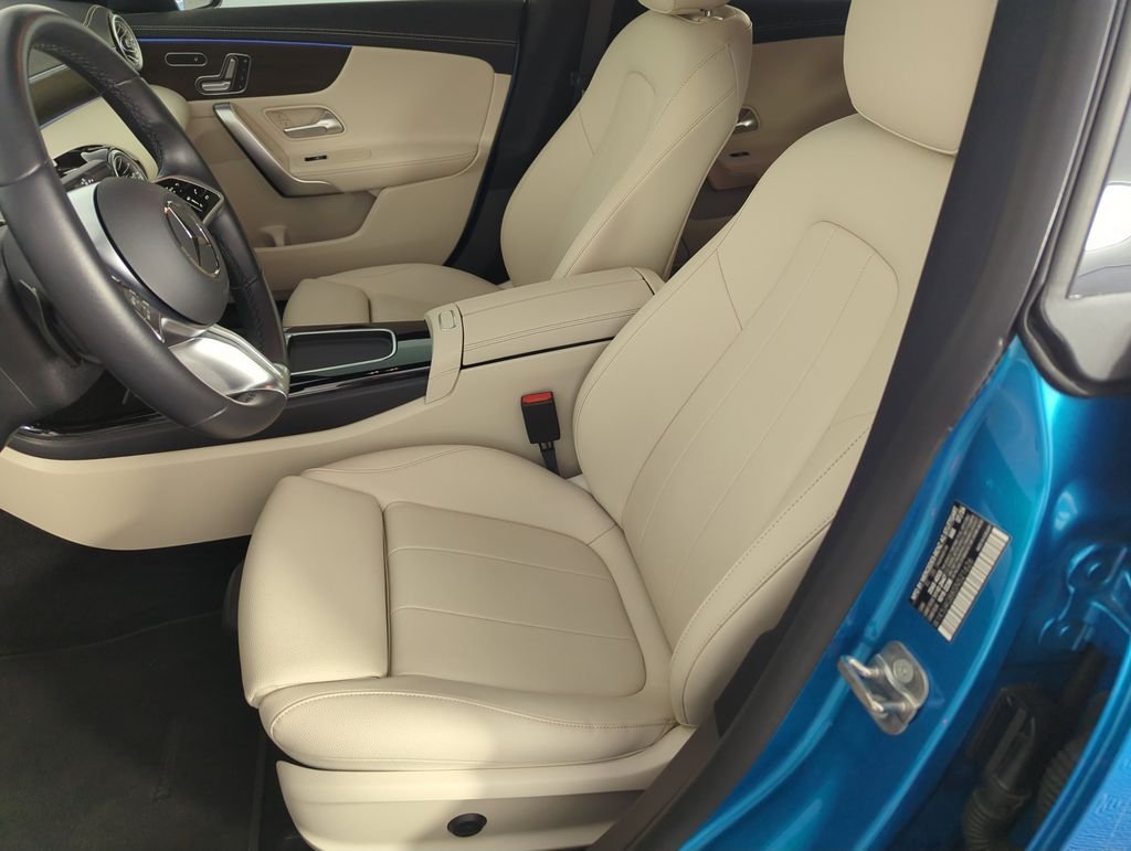 Used 2025  Mercedes-Benz CLA 250 image 12