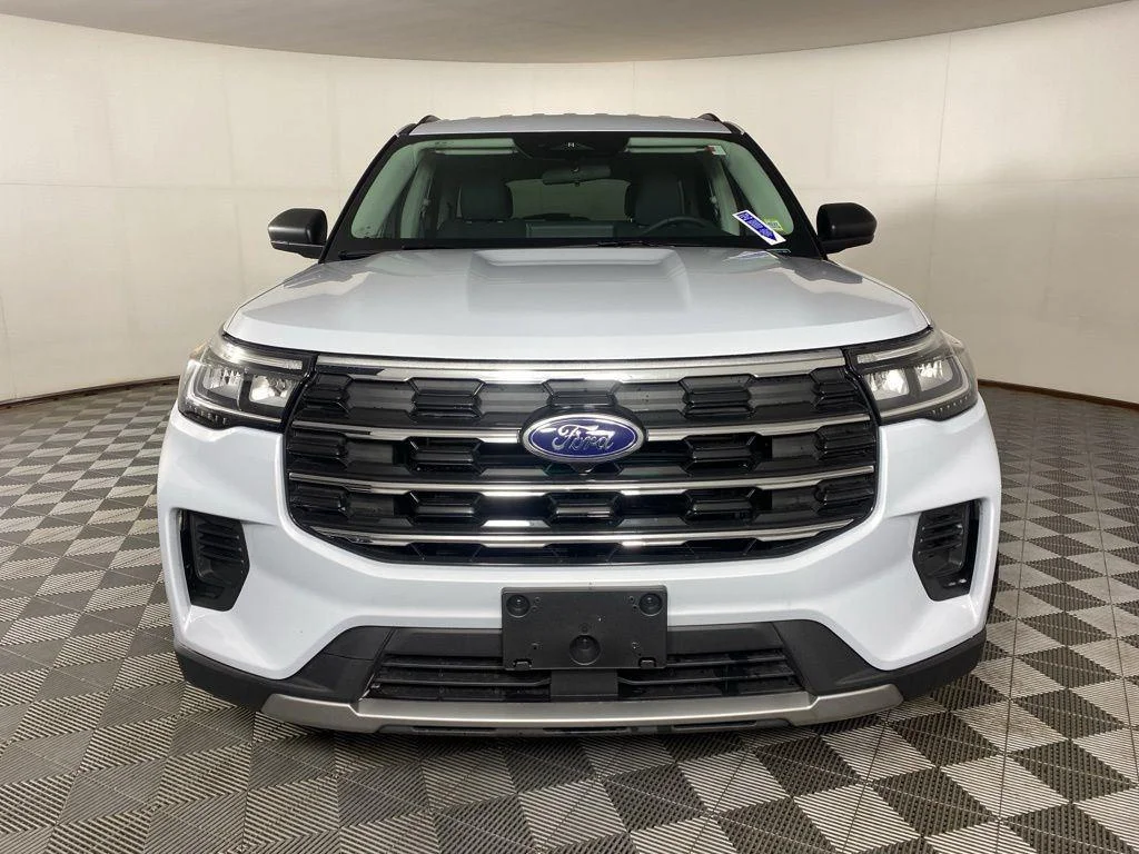 Used 2026 Star White Ford Active image 2