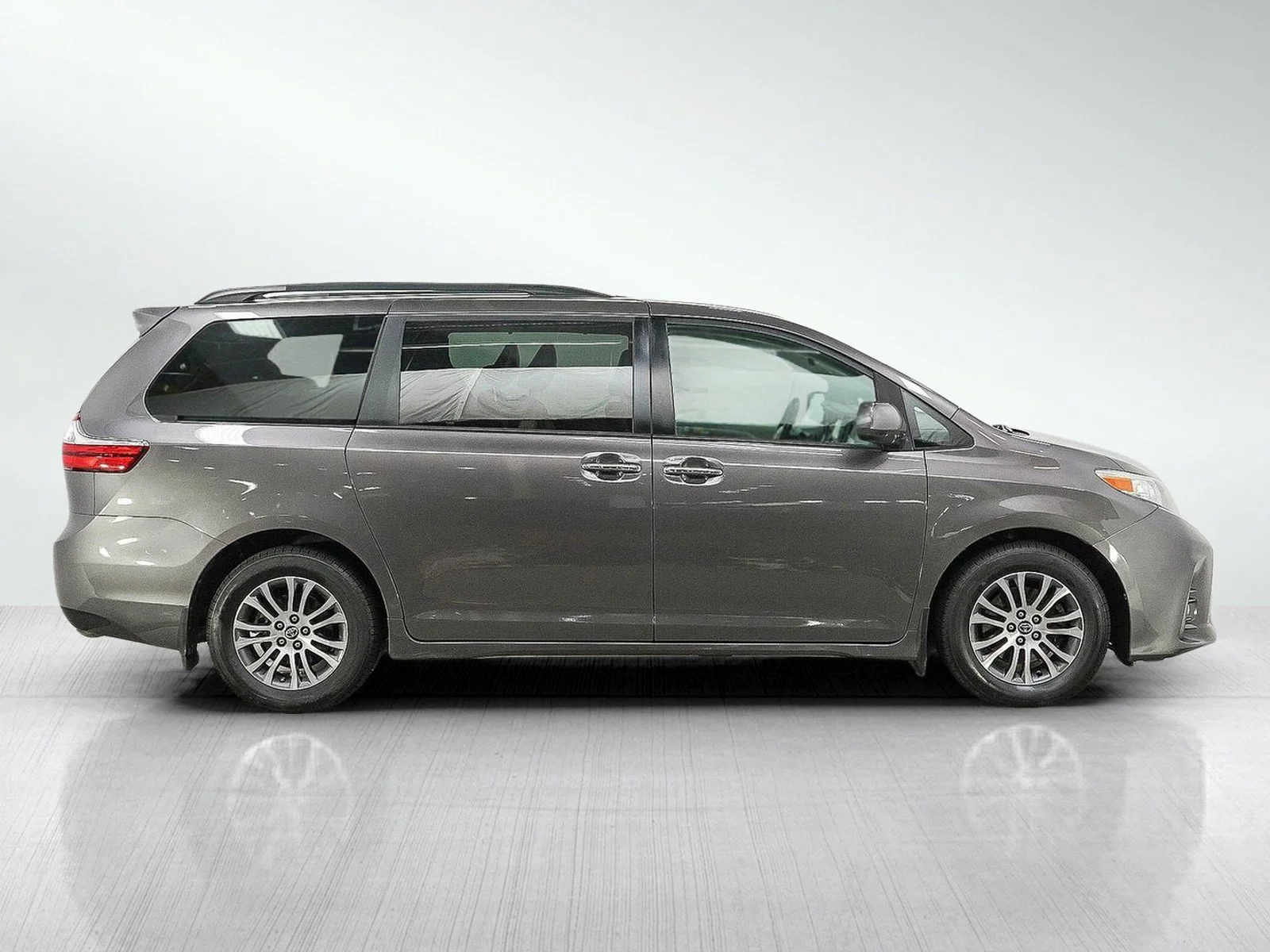 Used 2019 Gray Toyota XLE image 6