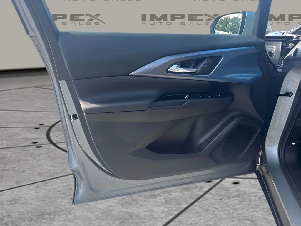 Used 2025 Gray Chevrolet LT image 19
