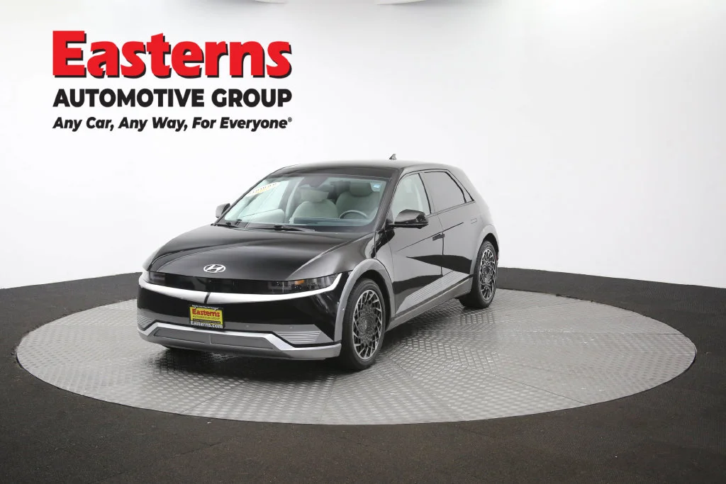 Used 2023 Black Hyundai Limited image 59