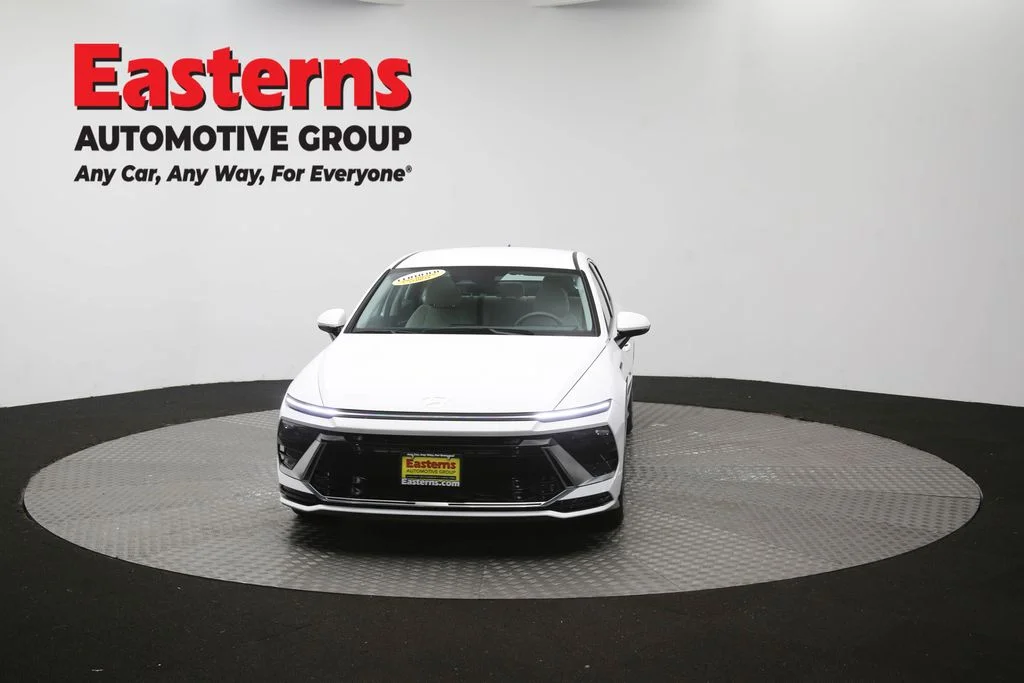 Used 2025 White Hyundai SEL image 53