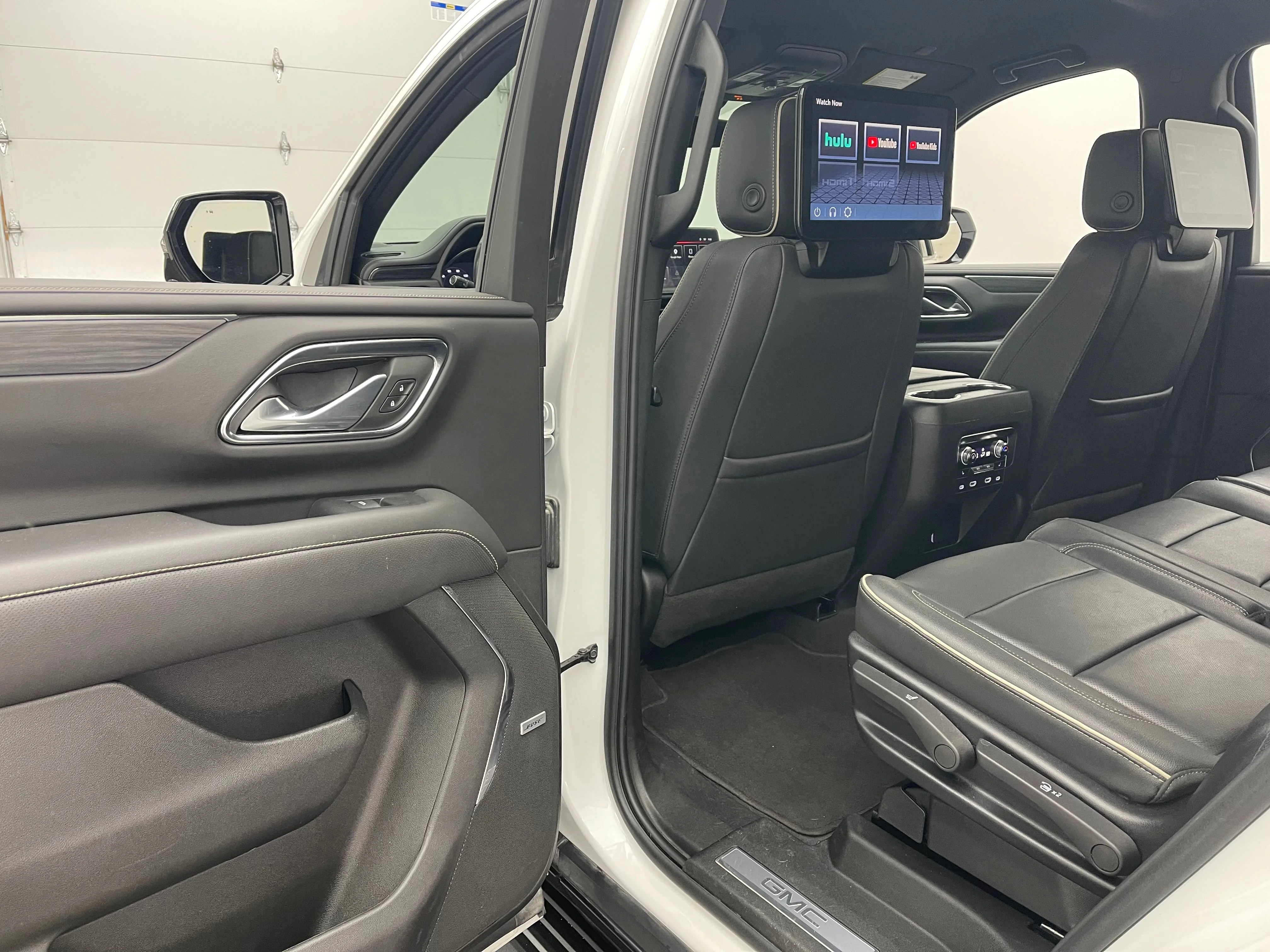 Used 2024 White Frost Tricoat GMC SLT image 43