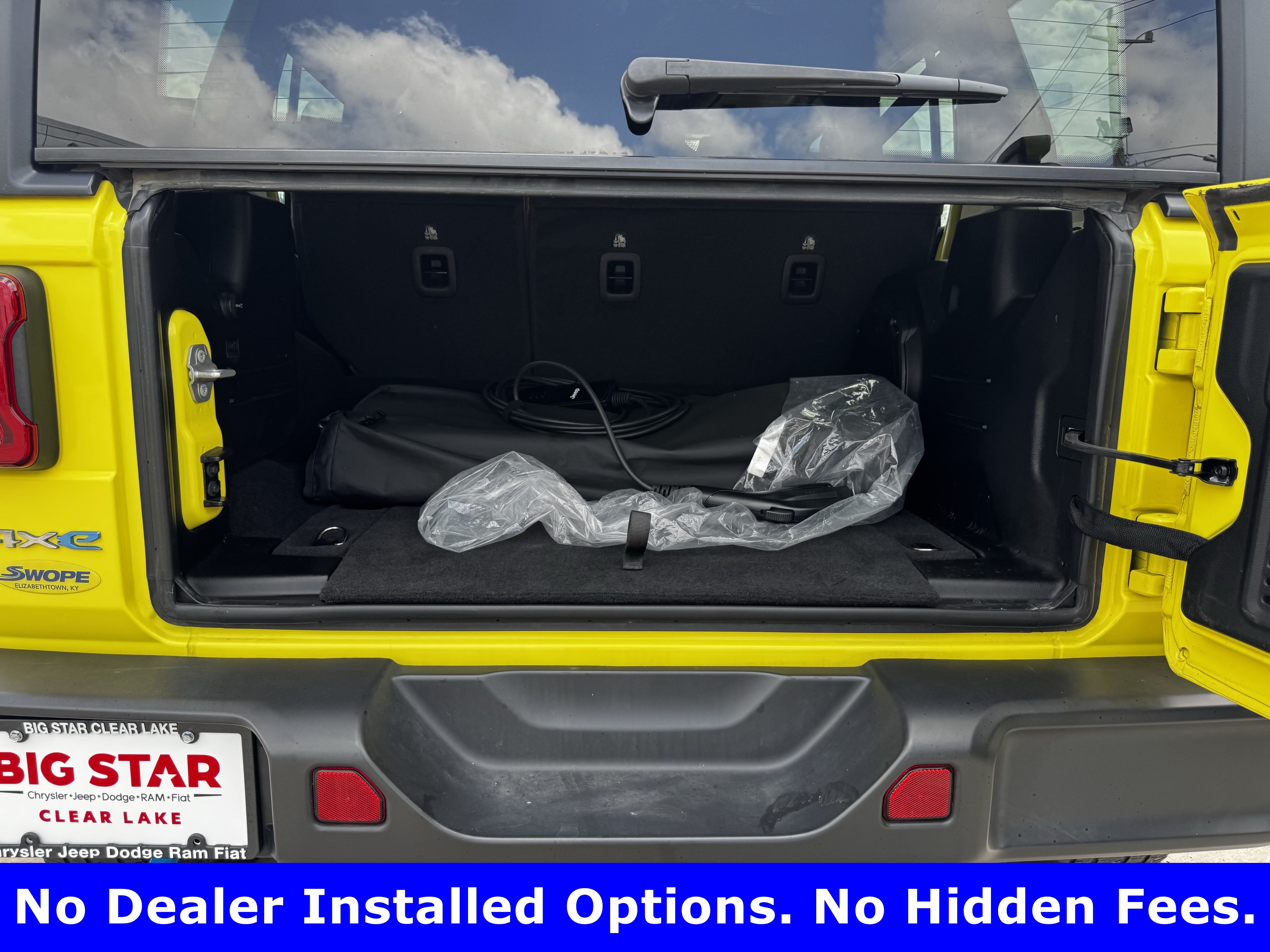 Used 2023 High Velocity Clearcoat Jeep Sahara image 28