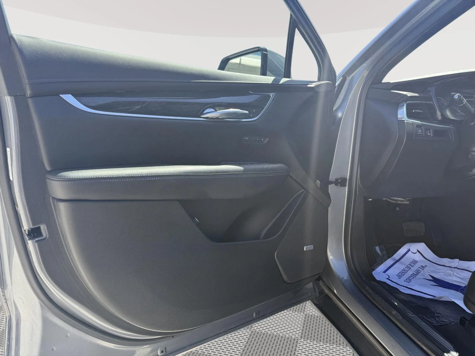 Used 2021  Cadillac AWD Premium Luxury image 15