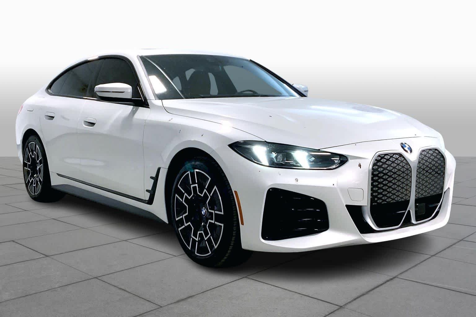New 2026 Mineral White Metallic BMW xDrive40 image 2