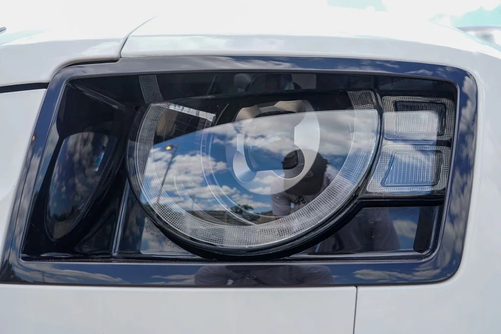 Used 2023 Fuji White Land Rover SE image 3