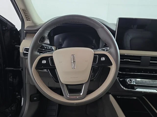Used 2024 Black Metallic Lincoln Grand Touring image 13